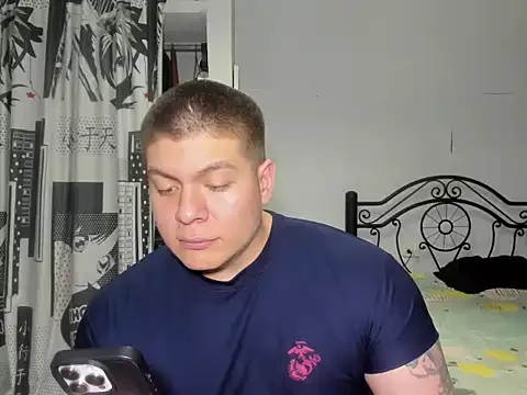 Snapshot of regan_jhonso chatting on 12/17/25, 06:19 regan jhonso online show from 12/17/25, 06:19