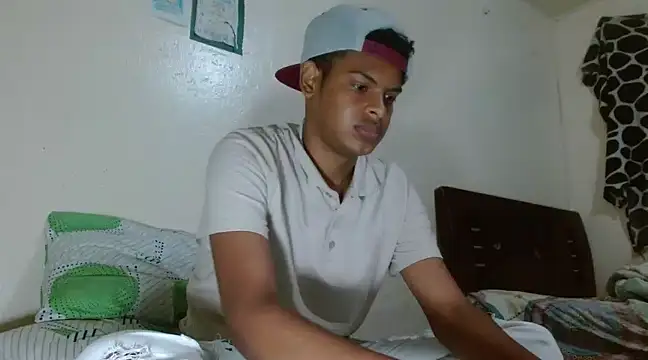 Snapshot of boylittle19cm chatting on 02/17/25, 12:38 boylittle19cm online show from 02/17/25, 12:38