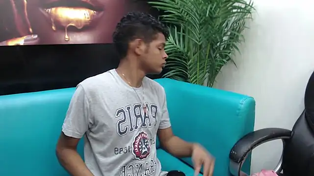 Snapshot of boylittle19cm chatting on 03/04/25, 03:59 boylittle19cm online show from 03/04/25, 03:59