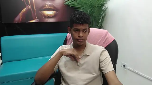 Snapshot of boylittle19cm chatting on 03/05/25, 04:46 boylittle19cm online show from 03/05/25, 04:46