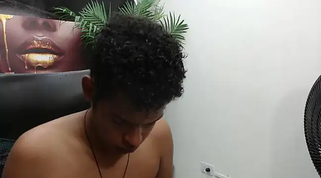 Snapshot of boylittle19cm chatting on 03/21/25, 03:24 boylittle19cm online show from 03/21/25, 03:24