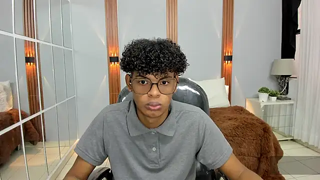 Snapshot of boylittle19cm chatting on 09/15/25, 12:49 boylittle19cm online show from 09/15/25, 12:49