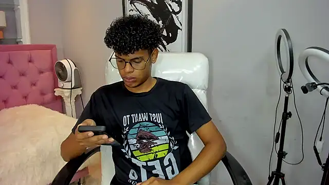 Snapshot of boylittle19cm chatting on 09/26/25, 12:20 boylittle19cm online show from 09/26/25, 12:20