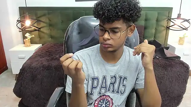 Snapshot of boylittle19cm chatting on 09/28/25, 11:59 boylittle19cm online show from 09/28/25, 11:59