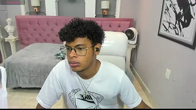 Snapshot of boylittle19cm chatting on 10/09/25, 11:52 boylittle19cm online show from 10/09/25, 11:52