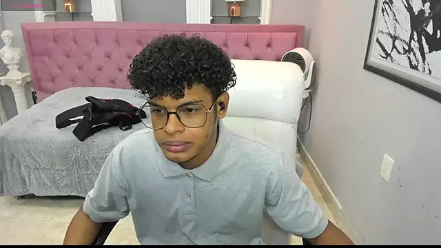 Snapshot of boylittle19cm chatting on 10/10/25, 12:48 boylittle19cm online show from 10/10/25, 12:48