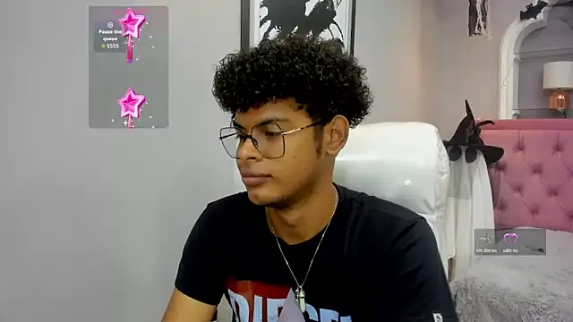 Snapshot of boylittle19cm chatting on 10/30/25, 12:17 boylittle19cm online show from 10/30/25, 12:17