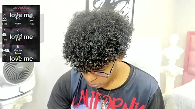 Snapshot of boylittle19cm chatting on 11/09/25, 12:36 boylittle19cm online show from 11/09/25, 12:36