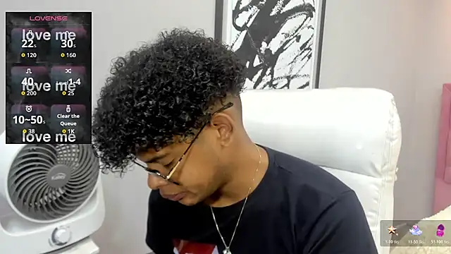 Snapshot of boylittle19cm chatting on 11/13/25, 12:15 boylittle19cm online show from 11/13/25, 12:15