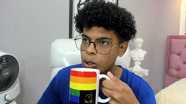 Snapshot of boylittle19cm chatting on 11/16/25, 12:44 boylittle19cm online show from 11/16/25, 12:44