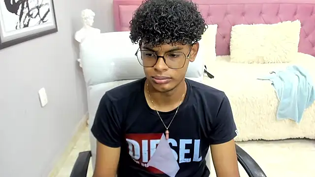 Snapshot of boylittle19cm chatting on 11/21/25, 12:26 boylittle19cm online show from 11/21/25, 12:26