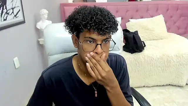 Snapshot of boylittle19cm chatting on 11/26/25, 12:28 boylittle19cm online show from 11/26/25, 12:28