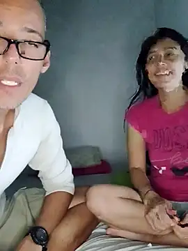 Snapshot of KarameloVzla chatting on 12/14/25, 02:39 KarameloVzla online show from 12/14/25, 02:39