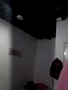 Snapshot of KarameloVzla chatting on 01/17/26, 01:43 KarameloVzla online show from 01/17/26, 01:43