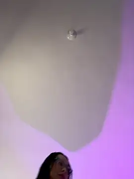 Snapshot of sharon_leone26 chatting on 11/16/25, 09:31 sharon leone26 online show from 11/16/25, 09:31