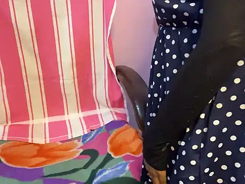 Snapshot of roshni-5 chatting on 03/04/25, 03:48 roshni-5 online show from 03/04/25, 03:48