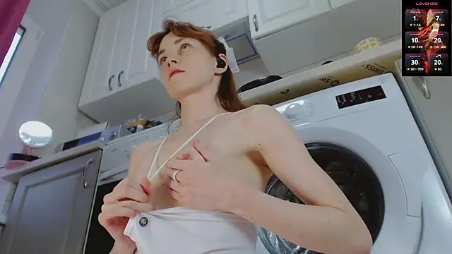 Snapshot of Amina_Barbarian chatting on 09/16/25, 04:41 Amina Barbarian online show from 09/16/25, 04:41