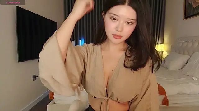 Snapshot of tenderlybaee chatting on 04/19/26, 04:12 tenderlybaee online show from 04/19/26, 04:12