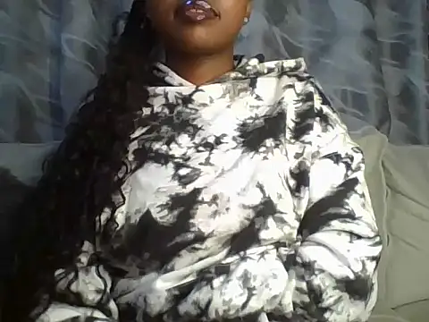 Snapshot of Chocolate_queen2 chatting on 12/29/24, 08:37 Chocolate queen2 online show from 12/29/24, 08:37