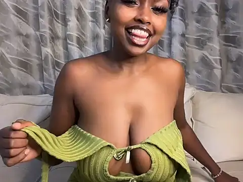 Snapshot of Chocolate_queen2 chatting on 11/04/25, 03:44 Chocolate queen2 online show from 11/04/25, 03:44