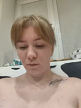 D0nna  online show from 12/14/25, 03:28