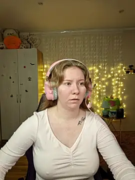Snapshot of D0nna_ chatting on 03/23/26, 07:18 D0nna online show from 03/23/26, 07:18