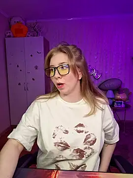 Snapshot of D0nna_ chatting on 04/04/26, 02:58 D0nna online show from 04/04/26, 02:58