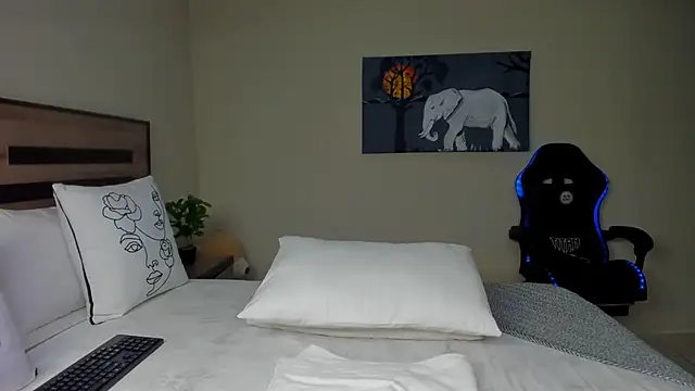 Renee-18 online show from 11/16/25, 10:48