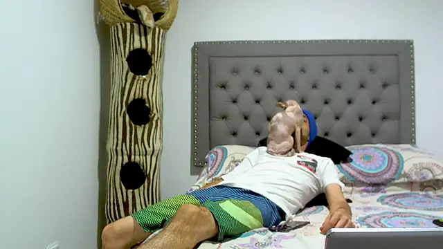 Snapshot of adan_eva960 chatting on 01/15/25, 12:19 adan eva960 online show from 01/15/25, 12:19