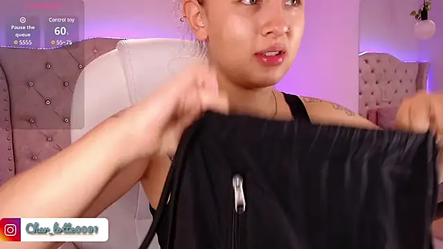 Charlotte Jones   online show from 02/20/25, 11:09