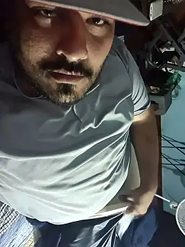 Snapshot of GILBERTHOR92 chatting on 11/15/25, 11:29 GILBERTHOR92 online show from 11/15/25, 11:29