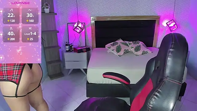 Snapshot of delilaquinn chatting on 02/13/25, 12:21 delilaquinn online show from 02/13/25, 12:21