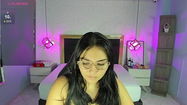 Snapshot of delilaquinn chatting on 03/22/25, 12:14 delilaquinn online show from 03/22/25, 12:14