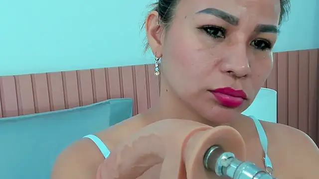 Snapshot of katia_expensive chatting on 03/18/25, 11:30 katia expensive online show from 03/18/25, 11:30