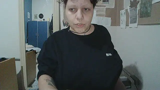 Snapshot of bbyedarling chatting on 10/19/25, 02:34 bbyedarling online show from 10/19/25, 02:34