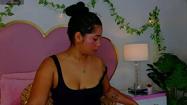 EmmaCrush online show from 11/13/25, 09:36