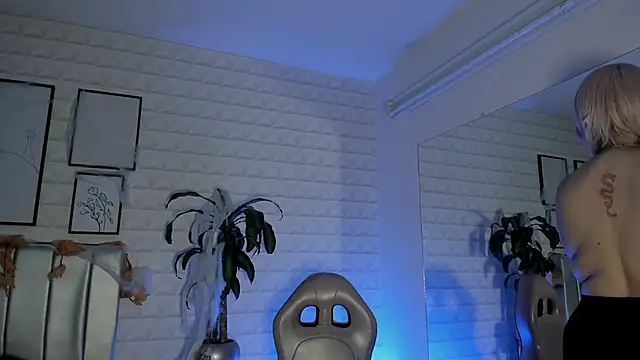 bella-green online show from 10/27/25, 07:07