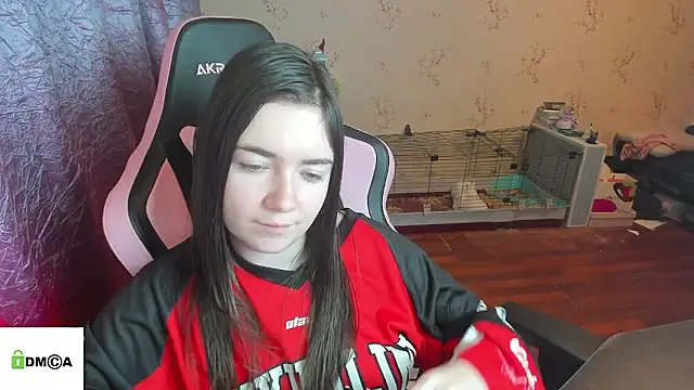 Snapshot of Crazy_forest_fairy chatting on 01/13/26, 04:40 Crazy forest fairy online show from 01/13/26, 04:40