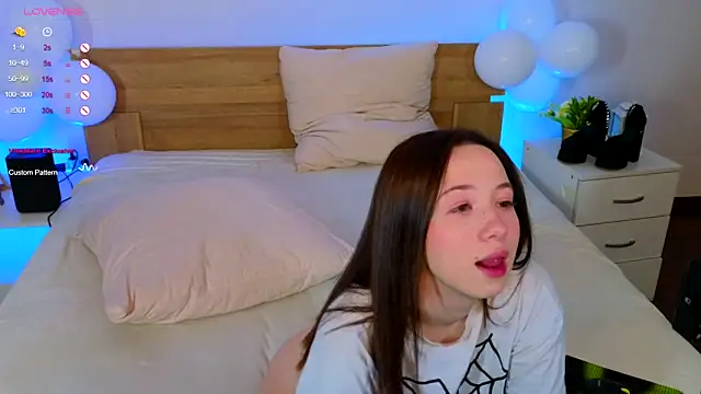 Hayle Hill online show from 02/24/25, 05:00