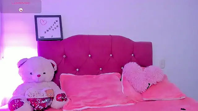 Snapshot of LucianaTomson chatting on 01/05/26, 10:57 LucianaTomson online show from 01/05/26, 10:57