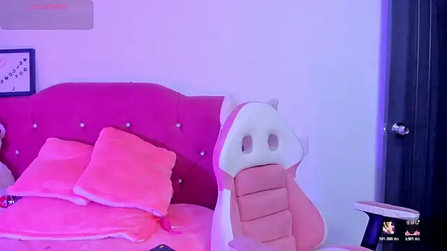 Snapshot of LucianaTomson chatting on 02/10/26, 09:30 LucianaTomson online show from 02/10/26, 09:30