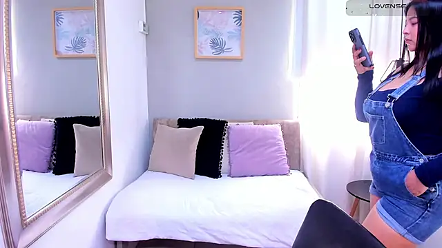  alaiasmile  online show from 05/01/26, 05:28