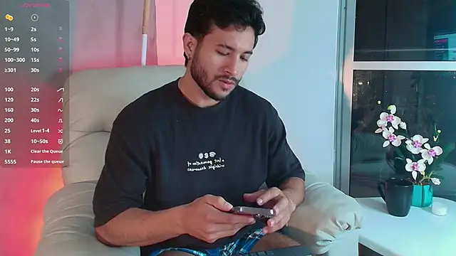 Snapshot of Valentinoford chatting on 01/27/25, 05:03 Valentinoford online show from 01/27/25, 05:03