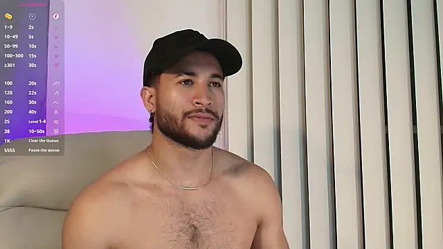 Snapshot of Valentinoford chatting on 02/13/25, 02:34 Valentinoford online show from 02/13/25, 02:34