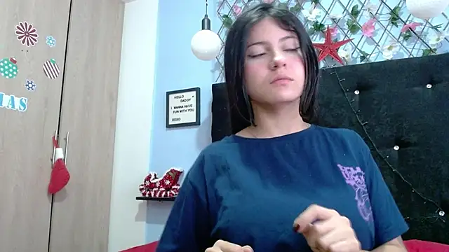 Snapshot of evatits_1 chatting on 12/24/24, 12:11 evatits 1 online show from 12/24/24, 12:11
