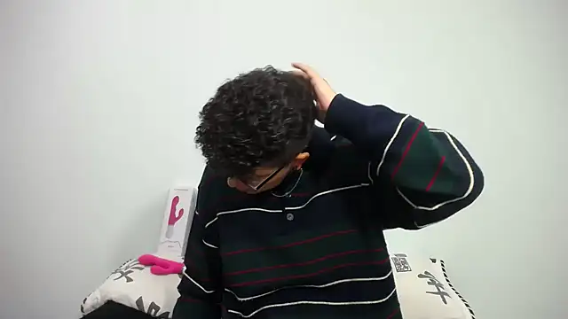 Snapshot of alex_noa chatting on 02/14/25, 07:12 alex noa online show from 02/14/25, 07:12