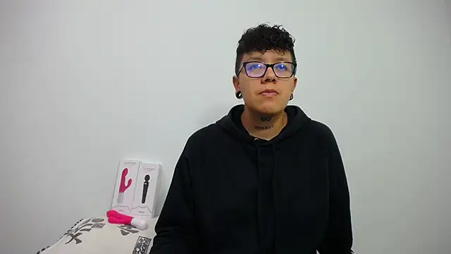 Snapshot of alex_noa chatting on 02/22/25, 07:14 alex noa online show from 02/22/25, 07:14