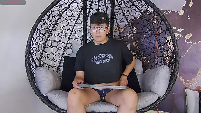 Snapshot of alex_noa chatting on 09/16/25, 07:37 alex noa online show from 09/16/25, 07:37