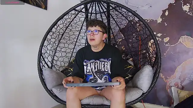 Snapshot of alex_noa chatting on 09/20/25, 07:37 alex noa online show from 09/20/25, 07:37