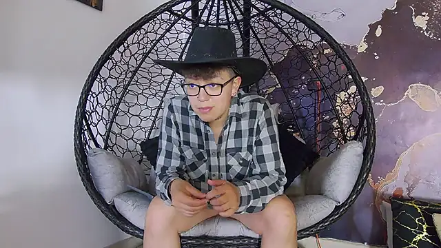 Snapshot of alex_noa chatting on 10/09/25, 07:34 alex noa online show from 10/09/25, 07:34